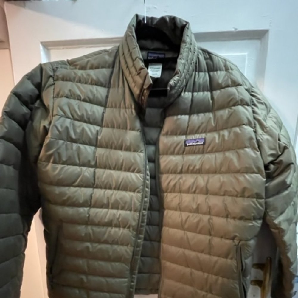 Men’s Patagonia Down Sweater in Olive Green